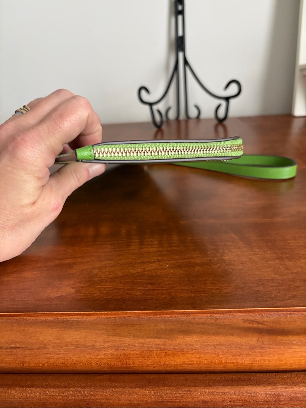 kate spade Bright Green Zip Wristlet NWT - Picture 4 of 7